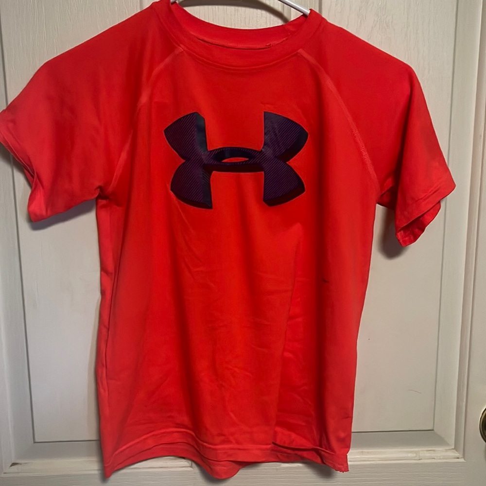 Orange Under Armour tshirt size YSM